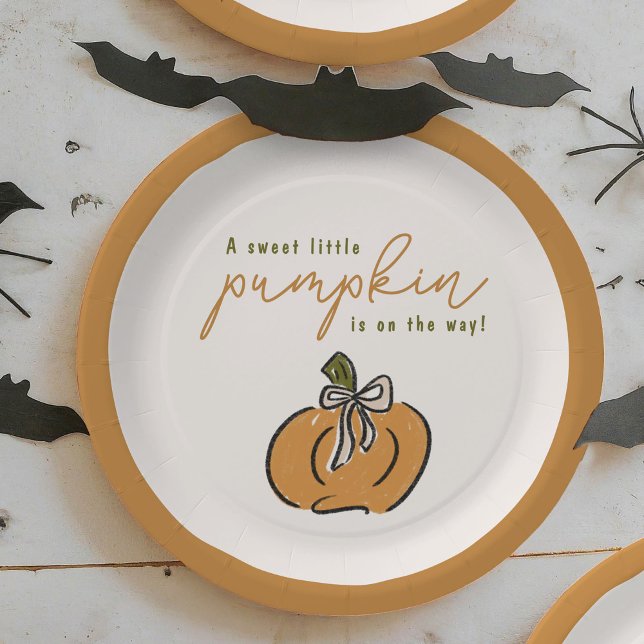 Prato De Papel Pumpkin Doce No Caminho Do Chá de fraldas Bonito (A sweet little pumpkin is on the way! Cute Halloween baby shower party paper plates.)