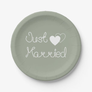 Prato De Papel Recem casados De Cinzas Com Casamento De Corações