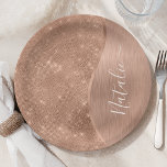 Prato De Papel Rosa Metálico - Largura Dourada Personalizada<br><div class="desc">Personalize facilmente este rosa dourado com metal escovado e placas de papel com padrão de brilho falso glamouroso com seu próprio nome personalizado.</div>