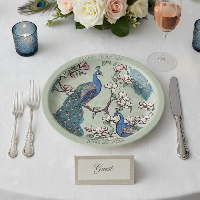 Prato De Papel Sage Verde Colorido de Pavão (Colorful Peacock Round Wedding Plates. Elegant Floral Peacock & Magnolia Flowers Sage Green Pattern)