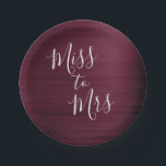 Prato De Papel Senhorita do Partido Chá de panela Burgundy<br><div class="desc">Outono ou Queda de Miss a Sra. Chá de panela ou Festa de solteira Burgundy Purple Elegante Faux Placas de Papel Metálico. As placas de "Da Miss à Sra." usam o popular fundo de Cranberry Marsala e a tipografia branca. Esta placa de papel é parte de uma Miss to Mrs...</div>