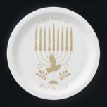 Prato De Papel Soberana Dourada Dove Menorah Hanukkah<br><div class="desc">Uma placa de papel de Hannukah,  de ouro moderno e azul,  com uma bela menorah de ouro a brilhar,  com uma pomba voadora sobre fundo branco,  com ditados personalizáveis,  "Chag Sameach" e "Hanukkah".</div>