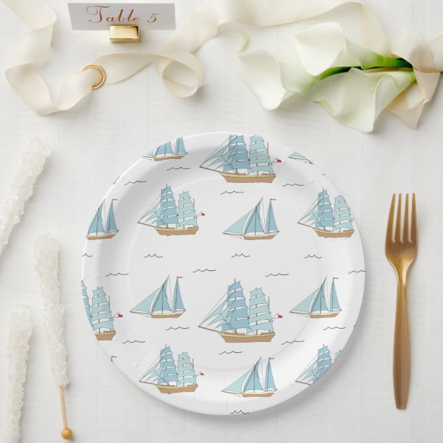 Prato De Papel Summer Seatime Cute yachts with sail (Casamento)
