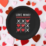 Prato De Papel Tic Tac Toe Love ganha Dia de os namorados de aniv<br><div class="desc">Tic Tac Toe Love Ganha. Um design de nozes e cruzes para o 14 de fevereiro, aniversário, aniversário ou qualquer outra data. O amor importa todos os dias não apenas no Dia de os namorados, especialmente quando você é um casal. Tenha essa ideia incrível de seu design de romance hoje...</div>