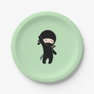 Prato De Papel Tiny Happy Ninja sobre verde