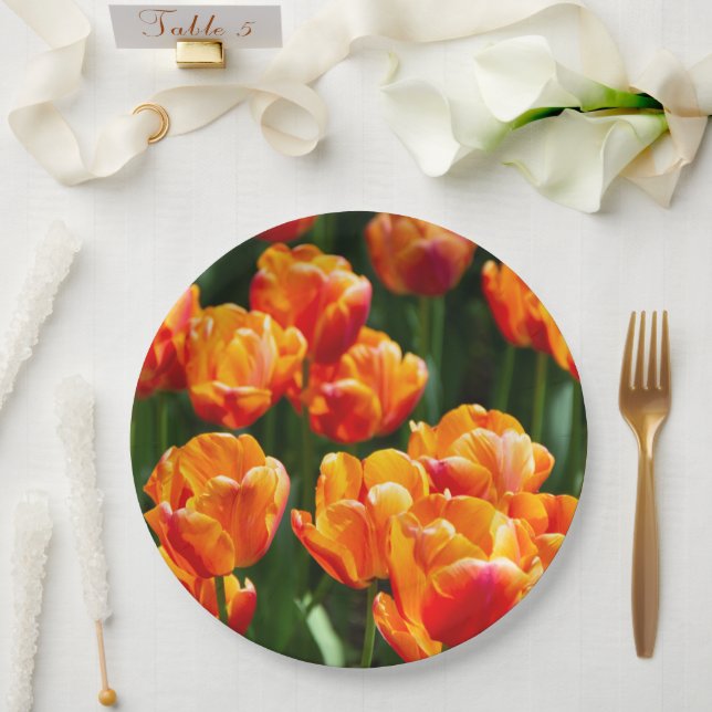 Prato De Papel Tulipas laranja-claras no parque (Casamento)