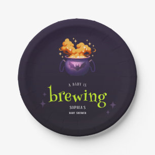 Prato De Papel Um Bebê Está A Criar Chá de fraldas De Caldeirão I