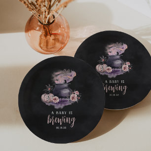 Prato De Papel Um Bebê Está A Criar Chá de fraldas de Dia das B