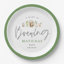 Um bebê está criando chá de fraldas de cerveja de