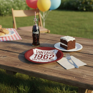 Prato De Papel Vintage 1962 envelhecido à perfeição