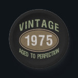 Prato De Papel Vintage 1975 50th Birthday<br><div class="desc">Celebre o ano em que você estava nascer com esta ideia engraçada de presente de aniversário para homens e mulheres que estavam mudando uma era de marco. Diz "Vintage,  envelhecido até à perfeição."</div>
