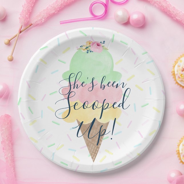 Pratos de papel de sorvete que foram servidos (She's Been Scooped Up Sprinkle Bridal Shower Paper Plates)