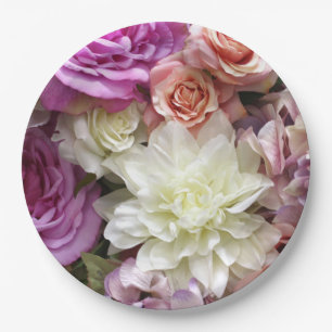 Pratos de papel florais com dália e rosas