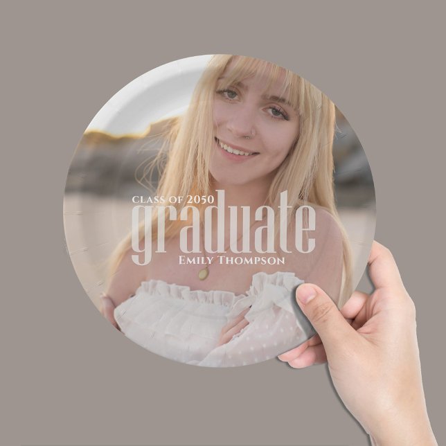 Pratos Personalizados Simples para Fotos de Format (Sophisticated Class of 2026 party plate with portrait focus.)