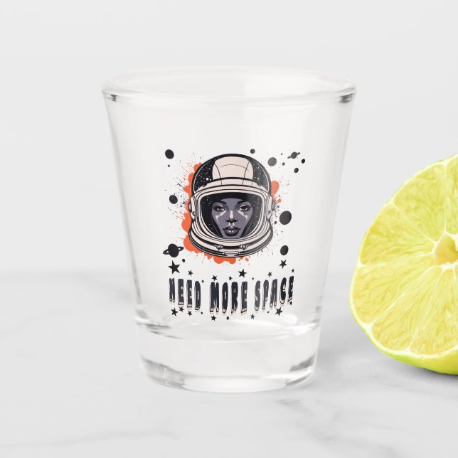 Precisa de Mais Espaço – Copo de Shot de Astronaut (Frente)