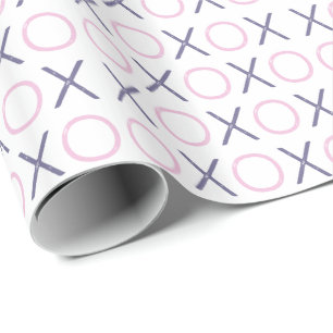 Presente Abraços e papel de envolvimento cor-de-rosa e
