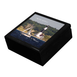 Presente Farol Grande e caixa de manutenção de barco