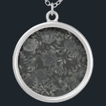 Presente no Colar Gótico Rosa branco e preto<br><div class="desc">Nossos presentes florais rosa góticos de noivos florais negros e brancos são feitos para combinar com a Coleção de Casamentos do Rosa Negro Gótico. Contraste preto escuro e branco brilhante com uma abundância de motivos florais escuros. A fonte de script emparelhada com a fonte serif, permite uma aparência artística que...</div>