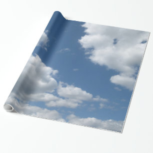 Presente Nuvens contra um papel de envolvimento do céu azu