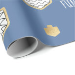 Presente Papel de embrulhamento Hanukkah Personalização Dou<br><div class="desc">Chanucá "Preto e Dourado Bonito" Espero que goste do meu mais novo presente "Negro e Dourado" com sonho e estrelas espalhadas para bonito seus presentes:) Escolha entre 4 estilos e 5 tamanhos de papel embrulhado. Altere a cor de fundo e personalize mais, alterando o texto. Use seu estilo, cor e...</div>