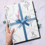Presente Papel de enfeite de casamentos de Cinzas brancas e<br><div class="desc">Apresentando nosso legante e moderno roteiro de fotos Monograma Wedding Suite em cinza azul e branco. Cada peça é cuidadosamente projetada para criar um olhar e um sentimento elegantes coesos. Esta coleção inclui todos os elementos essenciais do casamento, como cartões postais Salvar a Data, convites, cartões RSVP, caixas de presentes...</div>