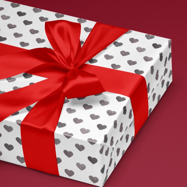 Presente Papel de enrolamento com Padrão de Coração Minúscu (small silver hearts with a faux glitter texture on white gift wrap for Valentine's Day gifting)