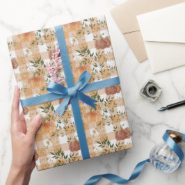 Presente Pumpkins sobre o papel de enrolamento dos cheques 