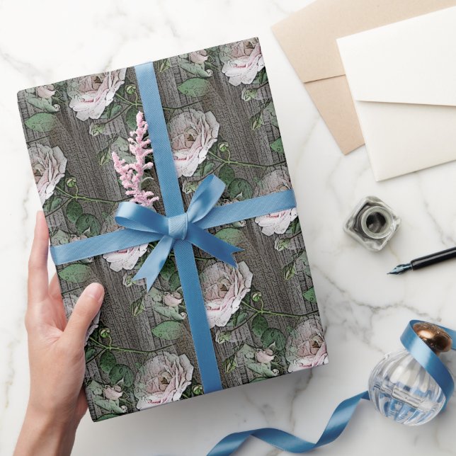 Presente Rosas em Papel de Embalagem de Madeira (Presentear)