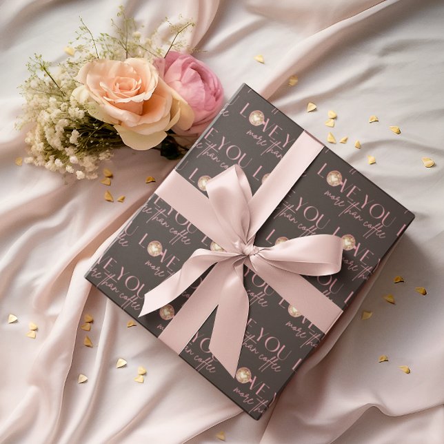 Presente Te Amo Mais Do Que Papel De Moldagem De Café (Let your Valentine know how much you love them with this, "Love you more than coffee" wrapping paper)