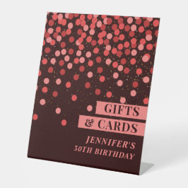 Presentes e Cartões de Aniversário com Confetes Pr
