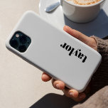 Preto e Branco minimalista moderno personalizado<br><div class="desc">Apresentando a Capa de telefone Personalizada Moderna Minimalista Negra e Branca - um acessório elegante e sofisticado projetado para aqueles que apreciam estética limpa e elegante. Esta capa de telefone monográfica oferece um toque de personalização com monogramas personalizados, fazer-a a escolha perfeita para indivíduos que procuram uma capa de telefone...</div>