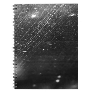 Preto e caderno da chuva