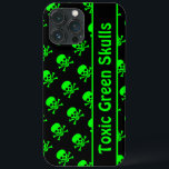 Preto e Verde Padrão de Caveira com Texto Personal<br><div class="desc">Capa de telefone preta com um crânio verde e um padrão de bósforos. Campo de texto editável para fácil personalização com seu nome ou mensagem.</div>
