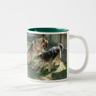 Preto jogo do cão da caneca do Dois-Tom de 11