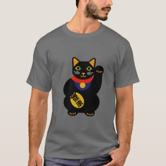 Preto na camisa afortunada cinzenta do gato
