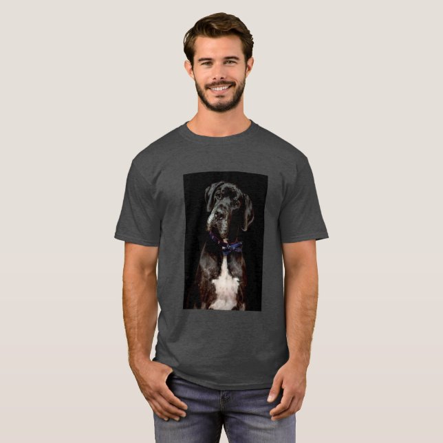 Preto no t-shirt preto de great dane (Frente Completa)