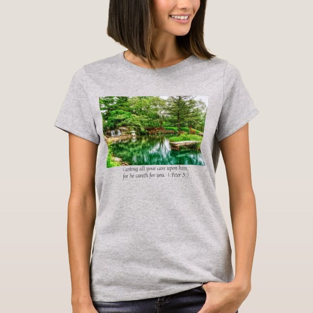 Primavera Verde Reflexões Bíblia Verso T-Shirt (Frente)