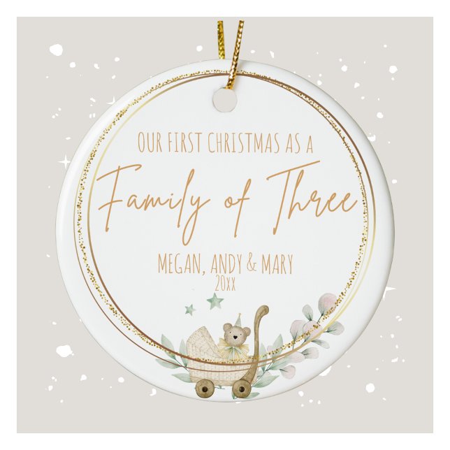 Primeira Família de Natal do Ornamento Três (Personalized First Christmas as a Family of Three Ceramic Ornament)
