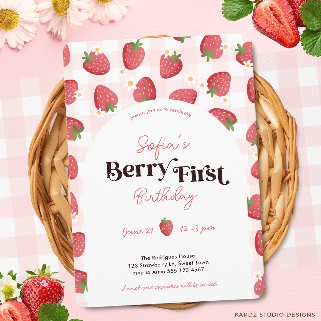 Primeiro Aniversário do Berry Convite de 1º Aniver (Invite shown in 5 x 7 inches size with rounded corners. Personalize size, paper and, corner style)