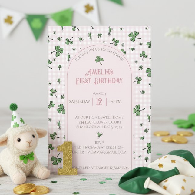 Primeiro Convite Fotográfico de Aniversário do Sha (Cute Pink Shamrock 1st Birthday Invitation for Irish Kids Birthday Party. Lucky Green Clover, Hearts)
