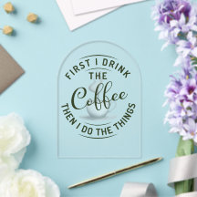 Primeiro eu bebo o café, depois eu faço as coisas.