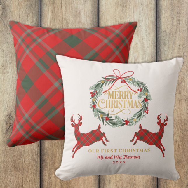 Primeiro Natal Almofada Xadrez Vermelho Sr e Sra (Christmas Keepsake Throw Pillow)