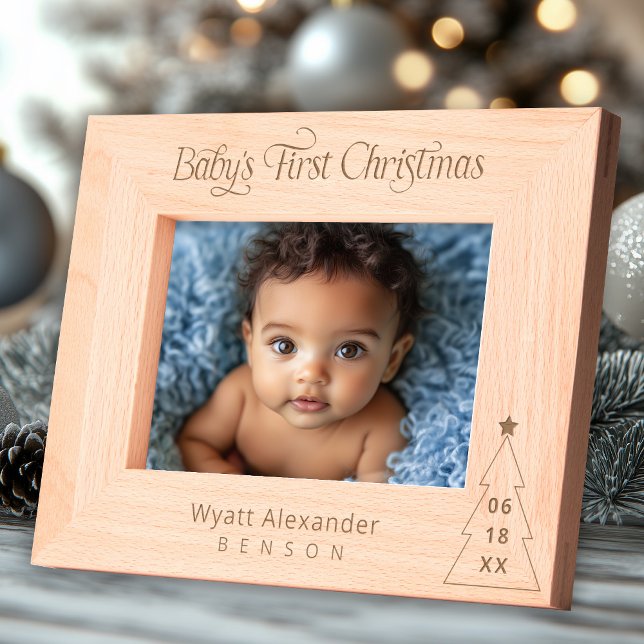 Primeiro Natal Personalizado do Bebê (Shown on a 7" x 5" Landscape frame (photo not included))