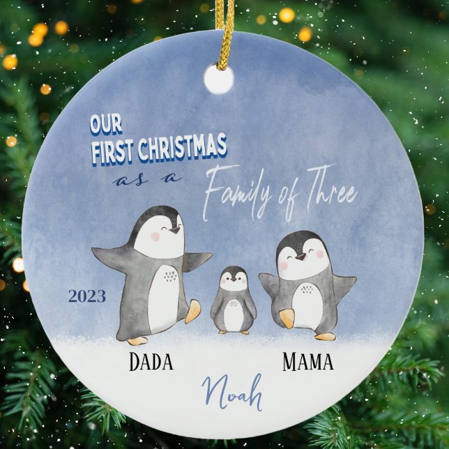 Primeiro Ornamento de Natal Cute do Bebê Personali (First Christmas Family Ornament. Cute Penguins for a new family of three. Personalized with names. )