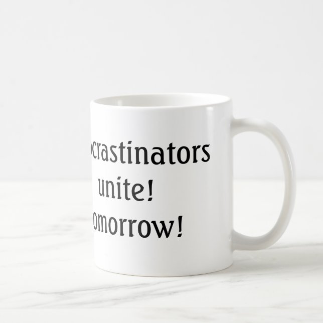procrastinadores unem-se amanhã! caneca de café en (Direita)