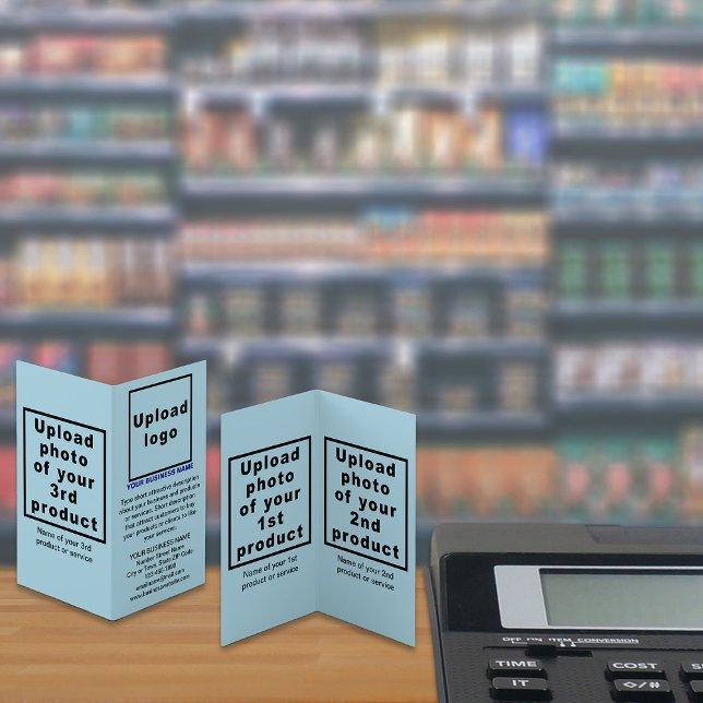 Produtos para empresas com placa fina azul dobrada (Your business brand and products or services on small light blue folded card displayed in store.)