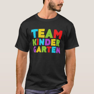 Professora De Camisas Do Jardim De Infância Da Equ