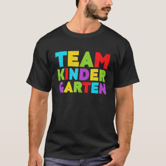 Professora De Camisas Do Jardim De Infância Da Equ