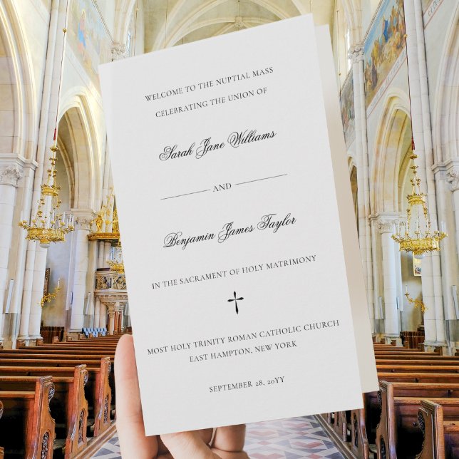 Programa de Casamento Católico em Massa de Sarah C (This elegant Catholic wedding program features a classic script font & text for a full nuptial Mass.)