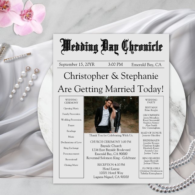 Programa de Casamento de Código QR de Foto Chic Mo (Custom Gray Newspaper Style Elegant Script One Photograph Wedding Program)